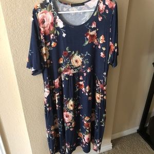 Flattering Floral Dress in Navy...with pockets!